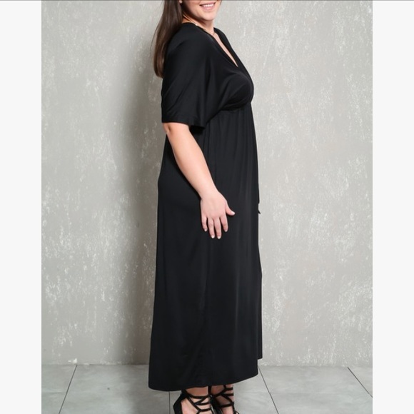 Black Plus Size Maxi Dress - Picture 2 of 3